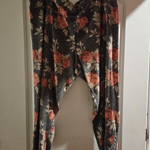 Cato Floral Leggings - Gray and Red